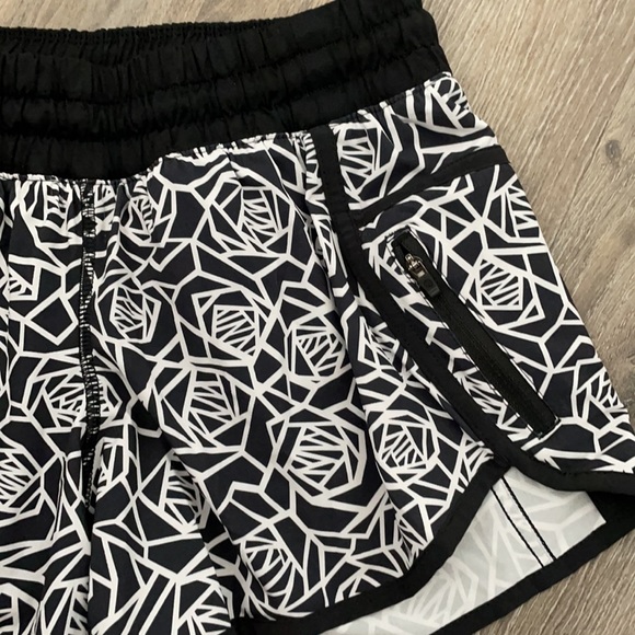 Lululemon shorts - Picture 2 of 6